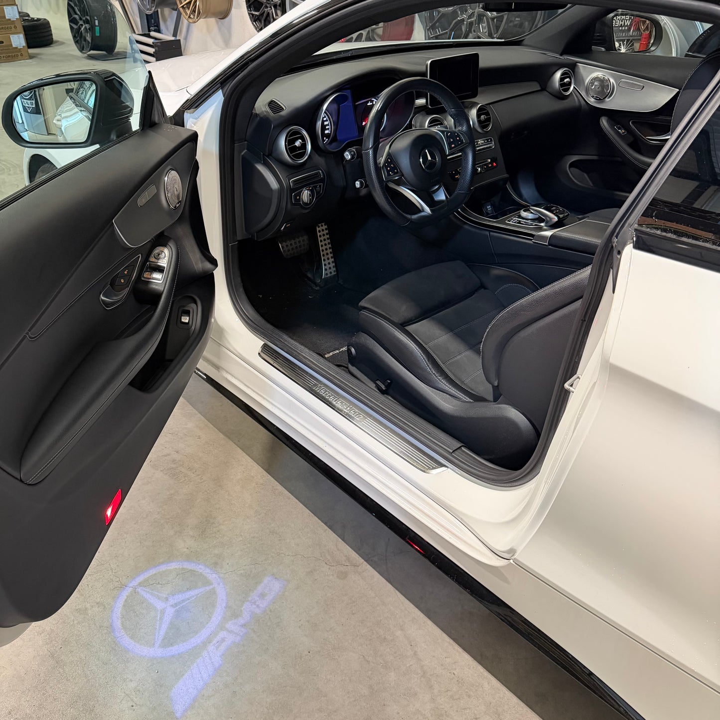 Mercedes Benz C180 Coupé Amg Line Pano 20 inch Elektrische stoelen