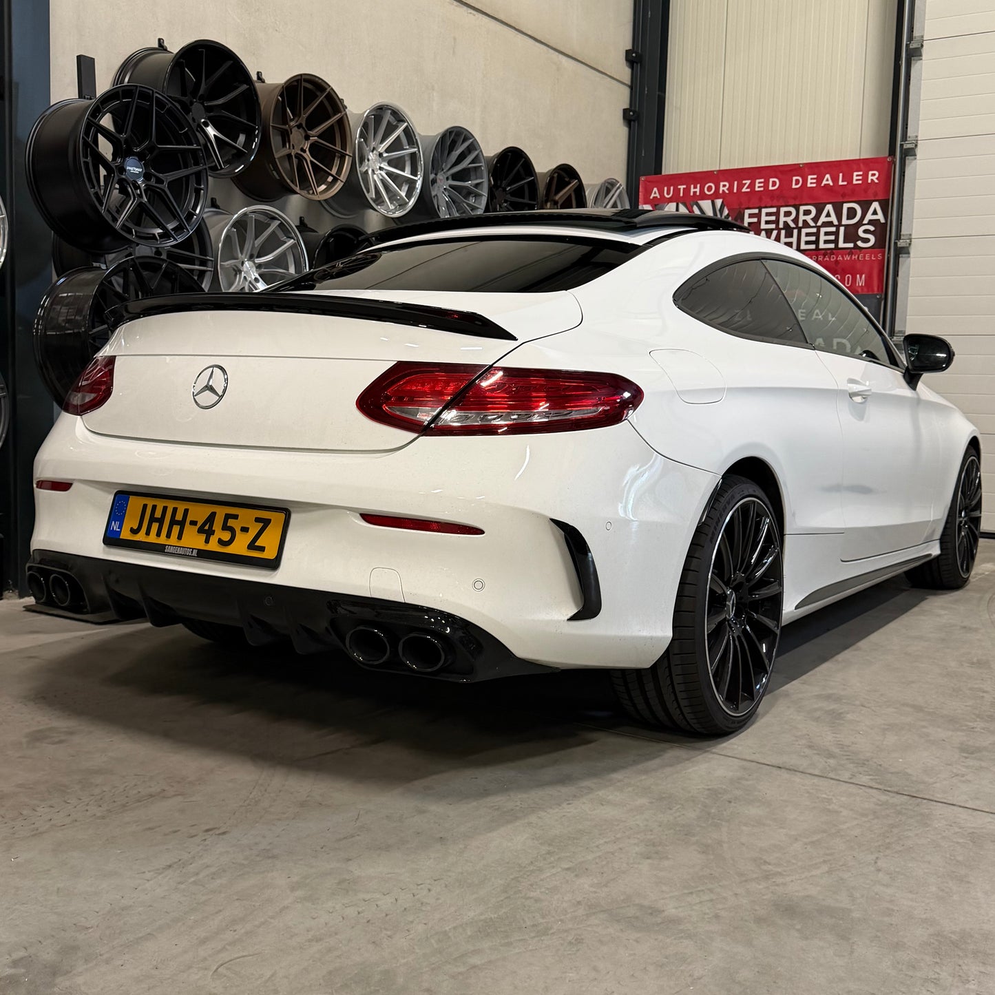 Mercedes Benz C180 Coupé Amg Line Pano 20 inch Elektrische stoelen