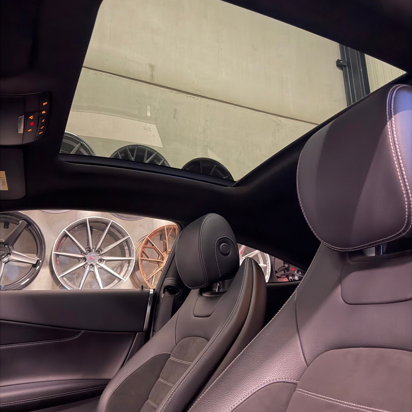 Mercedes Benz C180 Coupé Amg Line Pano 20 inch Elektrische stoelen