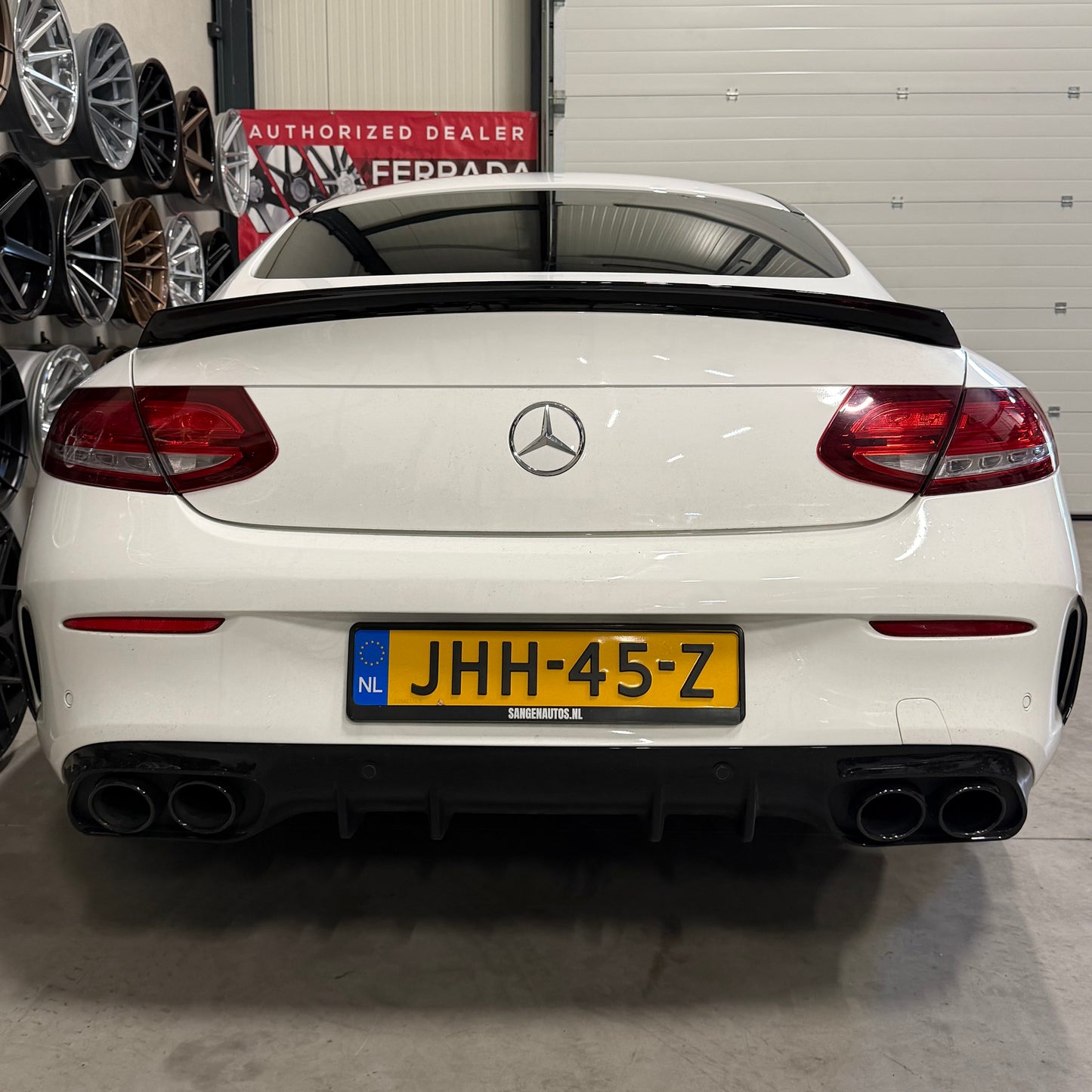 Mercedes Benz C180 Coupé Amg Line Pano 20 inch Elektrische stoelen