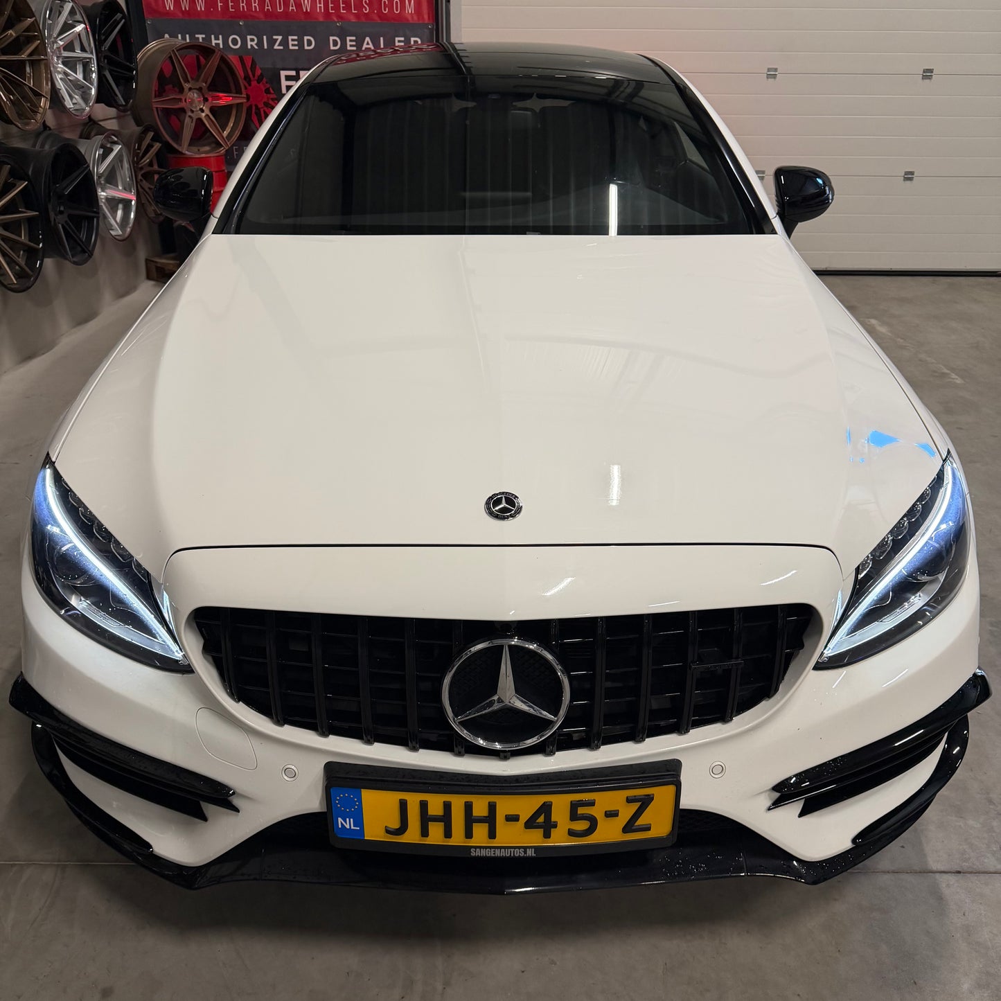 Mercedes Benz C180 Coupé Amg Line Pano 20 inch Elektrische stoelen