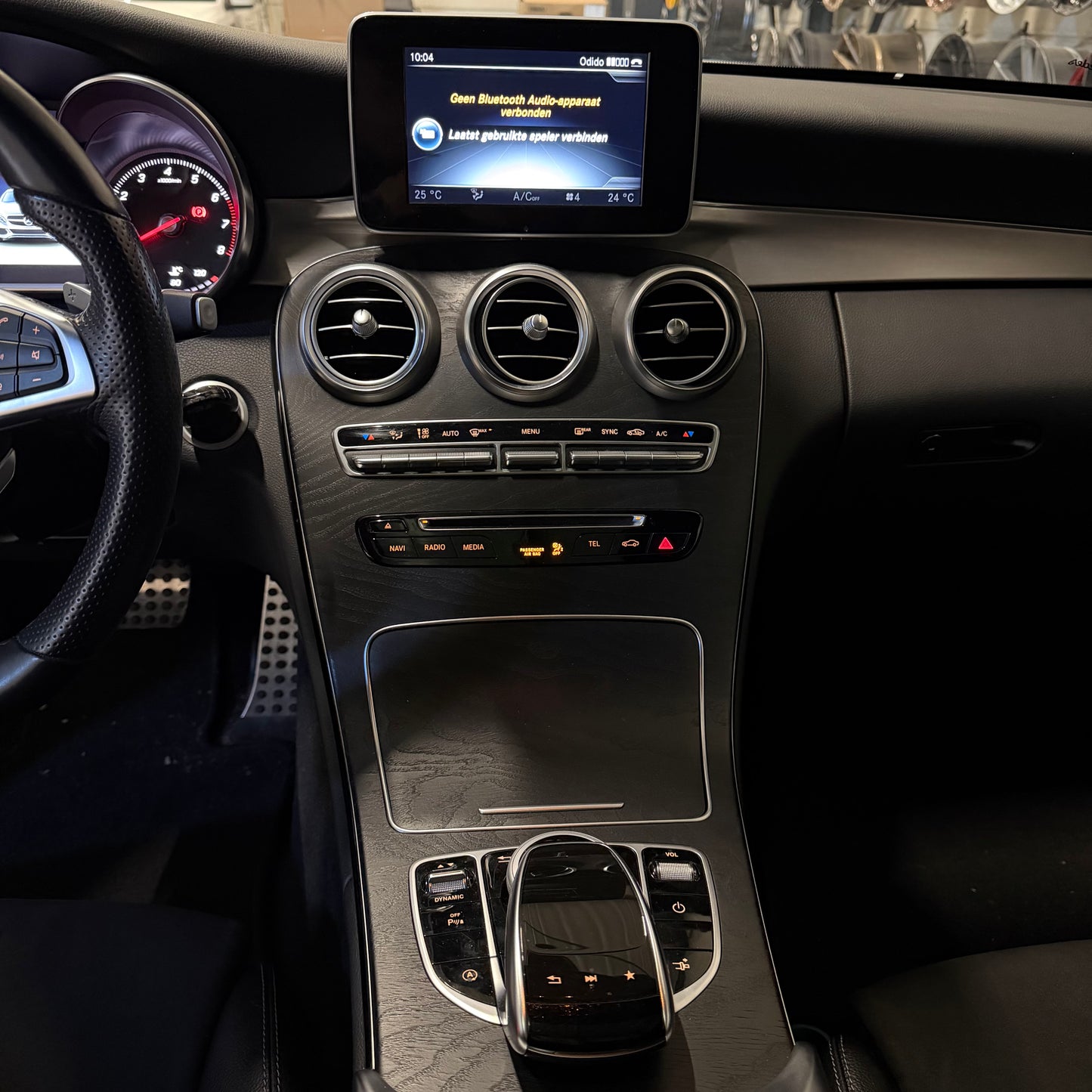 Mercedes Benz C180 Coupé Amg Line Pano 20 inch Elektrische stoelen