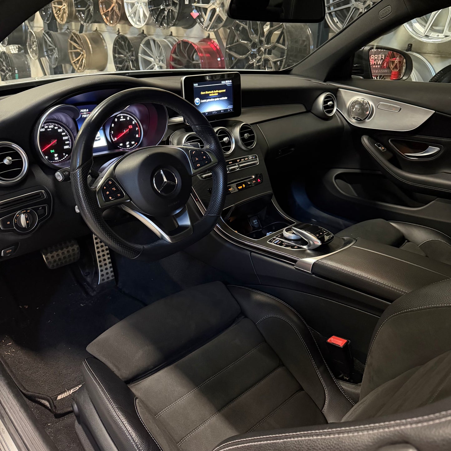 Mercedes Benz C180 Coupé Amg Line Pano 20 inch Elektrische stoelen