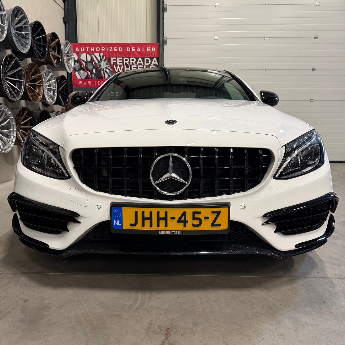 Mercedes Benz C180 Coupé Amg Line Pano 20 inch Elektrische stoelen